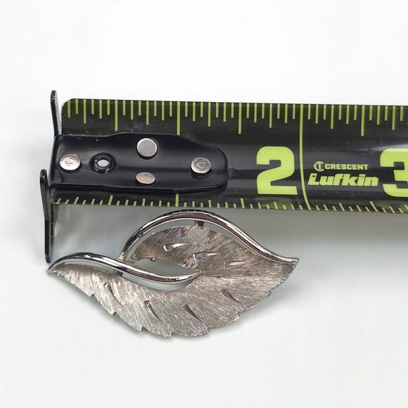 Vintage J.J. Signed Brushed Metal Leaf Brooch Pin Silver Tone - Picture 4 of 4